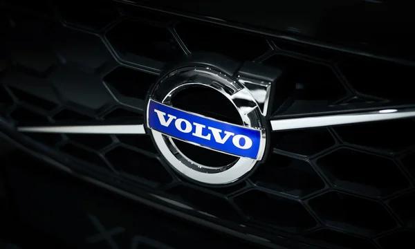 Volvo begins production of the first electric sedan ES90 
