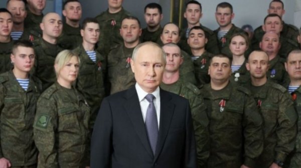 Путин сократил свое новогоднее обращение и не позвал массовку в этом году
