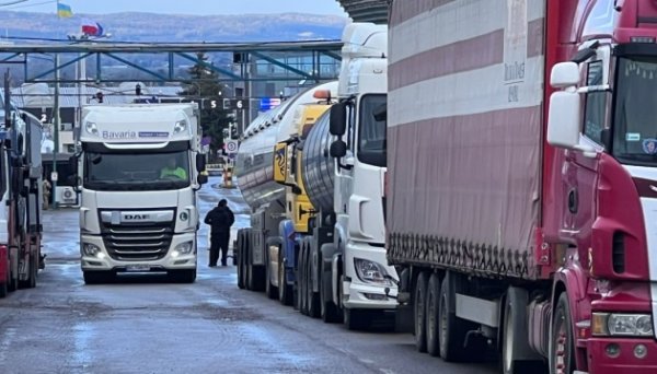 Рух вантажівок у пункті пропуску «Медика – Шегині» повністю відновлений - прикордонники