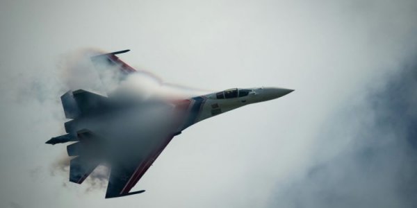 A strong crash, everything fell from the tables - the Russians suspected the crash of a Su-35 fighter in Yeisk
