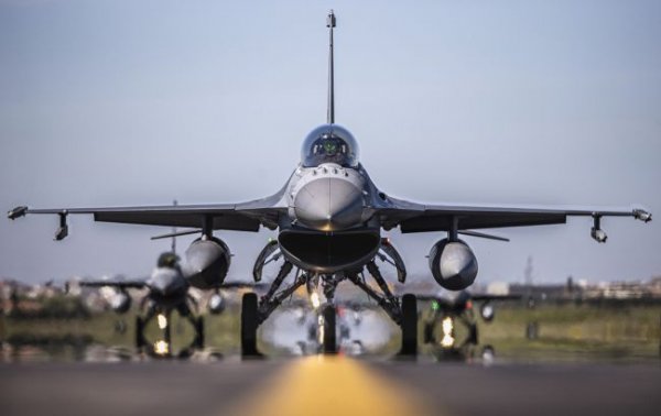  Newsweek написало, что F-16, вероятно, уже в Украине. Воздушные силы отрицают 