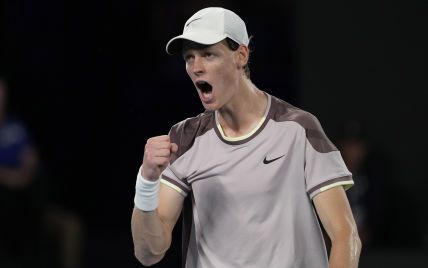 
22-летний итальянец совершил шикарный камбэк в финале против россиянина и выиграл Australian Open-2024
