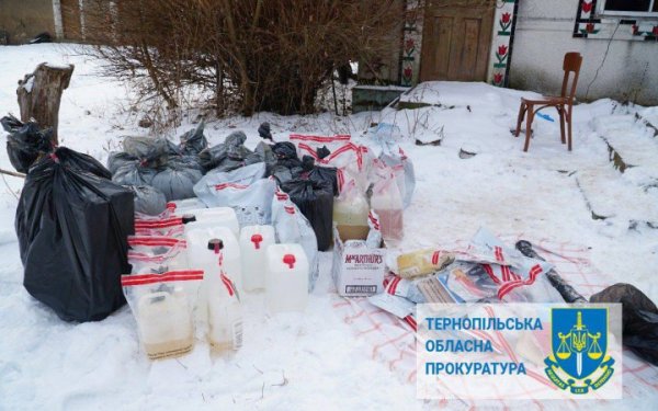 In the Ternopil region, a criminal organization that distributed drugs in Ukraine and EU countries was liquidated > </p>
<p>On In the Ternopil region, a criminal organization that produced and distributed drugs in Ukraine and EU countries was liquidated.</p>
<p>The Office of the Prosecutor General reports this. </p>
<p>According to the investigation, the criminal organization operated in the Ternopil, Khmelnitsky, Ivano-Frankivsk, Chernivtsi, Vinnytsia, Kyiv regions and the Republic of Poland. Its participants produced and distributed psychotropic substances on the territory of Ukraine and the countries of the European Union.</p>
<p>Suspects in drug laboratories produced psychotropic substances delivered to clients by mail, through online stores in Telegram channels and by bookmarking in different localities. </p>
<p>According to preliminary estimates, the monthly profit from illegal activities amounted to more than 20 million UAH.</p>
<p>2 co-organizers who created and directly managed the criminal organization, and 4 executors who produced, packaged and sold psychotropic substances were detained. </p>
<p>34 authorized searches were carried out, including at the location of two drug laboratories. During the searches, 5 kg of Alpha-PVP, 2 kg of cannabis, 600 bookmarks containing amphetamine, laboratory equipment for the production of psychotropic substances, about 500 liters of precursors, more than 200 thousand UAH, 4 cars, 40 mobile phones, computer equipment, bank cards were seized .</p>
<p>The issue of choosing detention measures for the suspect is currently being decided.</p>
<p><iframe src=