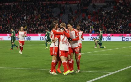 
"Бавария" выиграла перенесенный матч Бундеслиги и продолжила чемпионскую погоню за "Байером" (видео)
