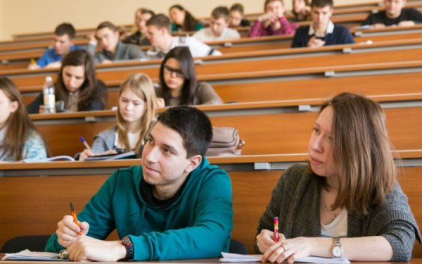  In Ukraine, the number of universities will be reduced due to a reduction in the number of applicants, - deputy . /p> Illustrative photo </p>
<p>Considering the annual reduction in the number of school graduates, there should be a reduction in the number or consolidation of higher education institutions.</p>
<p>Deputy Minister of Education and Science Mikhail Vinnitsky stated this in an interview with The Ukrainians.</p>
<p> “Already now “A bill has been developed on the prerequisites for modernizing the network of higher education institutions. In fact, this is a bill not only about reducing the number of universities, but also about improving their quality,” Vinnitsky noted.</p>
<p>He said that last year there were about 360 thousand school graduates in Ukraine, while in 2008 this number reached 640 thousand.</p>
<p>“Further forecasts are also disappointing. Based only on demographics, which does not take into account indicators war-related migration, we see a constant decrease in the number of people born on the territory of Ukraine 17 years ago. By 2033, we will have approximately 300 thousand graduates – and this is a figure that provides for the return of territories not yet controlled by Ukraine,” Vinnitsky added. </p>
<blockquote class=