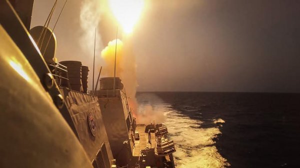 Военные США и Британии атаковали хуситов в Йемене ракетами "Томагавк" – АР 