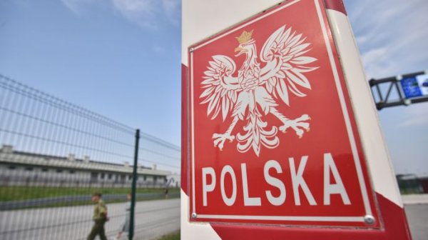 Временную защиту для украинцев в Польше пока не продлили - посольство