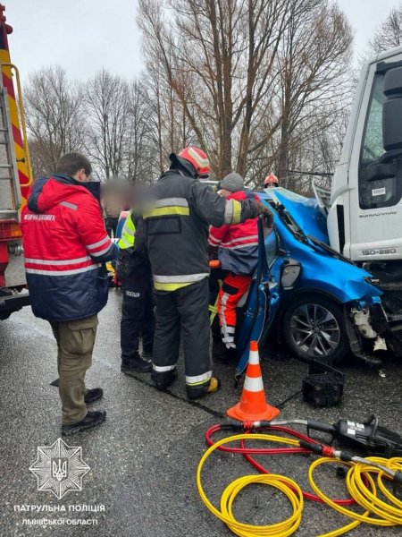 Road accident with victims in the Lviv region on January 13: the National Police reported details of the incident (photo)