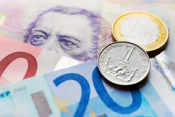 Most Czechs did not want to give up the crown for the euro — study 