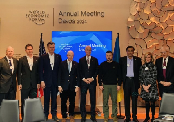 Zelensky met in Davos with the financial elite 