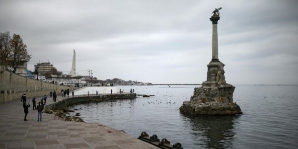 The Governor of Sevastopol announced a shutdown of water in the city, declaring Tuesday and Wednesday days off