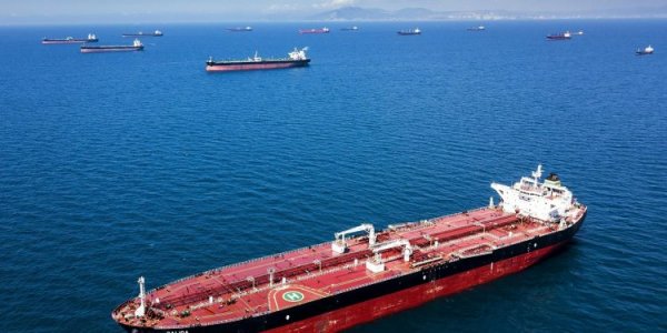 US sanctions do not allow Russia to sell oil: a huge amount of raw materials on tankers is stuck at sea