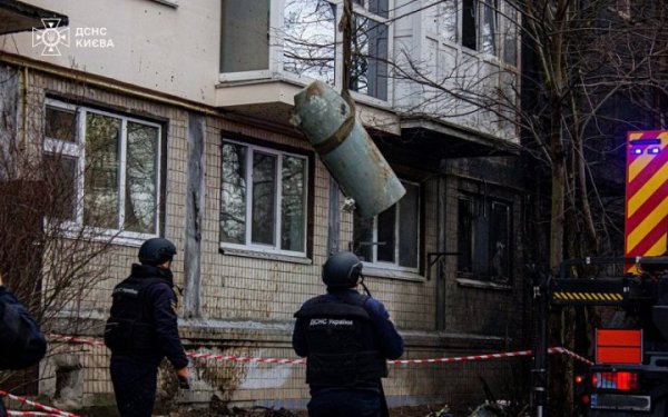 The main thing for Thursday, March 21: attacks on Nikolaev and the Donetsk region, the consequences of a night attack in Kiev discovered the warhead of the X-101 missile. On the afternoon of March 21, the enemy hit Nikolaev with a ballistic missile. This was reported by the mayor of the city, Alexander Senkevich.</p>
<p class=