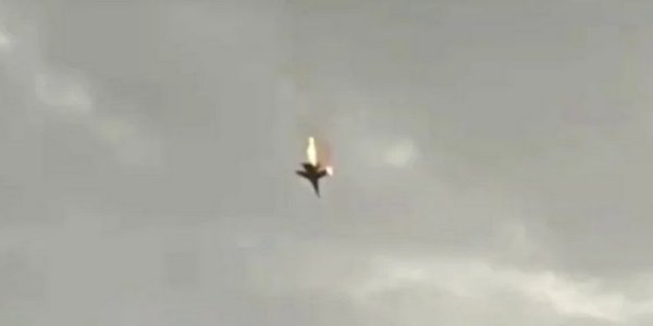 U A fighter plane of the Russian Aerospace Forces “splashed down” in Sevastopol: footage of the fall (video) appeared on the Internet