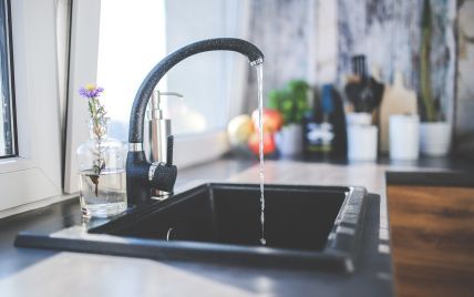  In Water tariffs will increase in Ukraine: how much more will they have to pay? a gradual increase in the price of water supply and sanitation services.</p>
<p>This was announced by the President of the Association of Water Utilities Dmitry Novitsky.</p>
<p>“Each city has its own issue and its own cost. Calculations are provided, checked by specialists from the National Regulatory Commission for Energy and Environmental Utilities and then are established in two stages. The first stage is approved, put into discussion mode, and then established. Approvals of calculations have been published for some cities. This means that the discussion process has begun. We expected that by April 1, tariffs would be established in all water utilities. Average increase , as far as I know, should happen by about 15%, although this does not cover all the costs of water utilities. From our point of view of justification, on average in Ukraine there should be an increase of 45-50%. Moreover, this applies to cities that are closer to the fighting. There the situation is even more complicated. Another factor in reducing revenues to water utilities is the outflow of consumers. There are fewer people there, less water is supplied, less income goes into the accounts of enterprises,” he said.</p>
<p>According to his data, the damage to water utilities has already reached UAH 8 billion. And the underfunding of our supply systems for the industry as a whole is 18 billion UAH.</p>
<p>“Therefore, society must decide where exactly to look for money to support the industry – if not a tariff, there must be support from the budgets,” he added.</p>
<p>Meanwhile, in In Ukraine, water utilities <strong>began to cut off water to debtors.</strong></p>
<p><strong>It was previously reported that electricity tariffs would rise to an average of 3.5–4 UAH.</strong></p>
<p><!--noindex--></p>
<p><a rel=