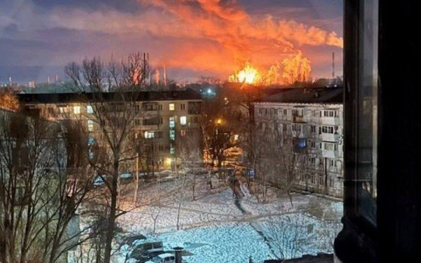 An oil refinery is burning in Russian Samara