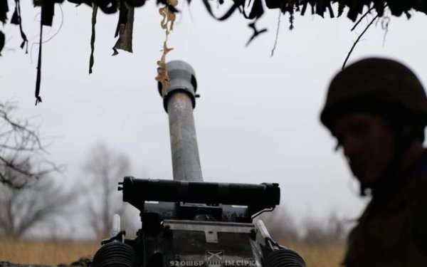 A new point of attack of the Russian Federation has appeared in the Zaporozhye direction - Vremovsky offensive, - of the Russian army. We are talking about the Vremovsky offensive, on the border of the Donetsk and Zaporozhye regions, where the occupiers are conducting assaults.</p>
<p> The speaker of the operational-strategic group of troops “Tavria” Dmitry Likhovoy announced this on the air of the telethon, writes Interfax-Ukraine.< /p> </p>
<p>“I can highlight the events in the Orekhovsky direction, in which, although there are comparatively fewer assault actions from the side the enemy — “five, this morning before 18 o’clock, but at the same time, a new point of hostile offensive attempts has appeared in its geography, this is the so-called Vremevsky offensive, where the Russians are carrying out assaults on foot, starting at night and this morning,” he said.</p>
<p>Vremevskoe performance is located on the border of Donetsk and Zaporozhye regions. As the speaker noted, the hostile offensive is probably related to the presidential elections in the Russian Federation, since the invaders need to show results at the front.</p>
<p>In the Orekhovsky direction, the enemy, with the support of aviation, attacked the positions of our defenders 5 times in the areas of Robotinoy, Staromayorsky and North west of Verbova, Zaporozhye region. </p>
<p><!--noindex--></p>
<p><a rel=