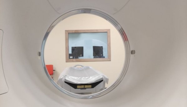 B A new CT scanner was installed at the Kiev Regional Children's Hospital
