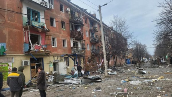 The Internet showed what the center of Kurakhovo looks like after an air bomb was dropped by Russian troops: at least 15 high-rise buildings were damaged