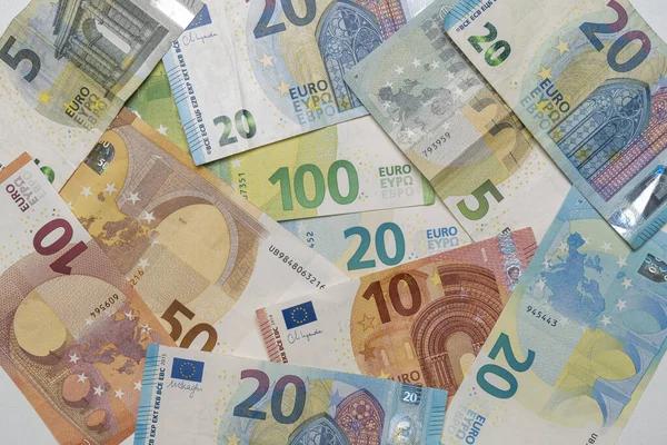 Exchange rates on April 25: the euro in banks added seven kopecks 
