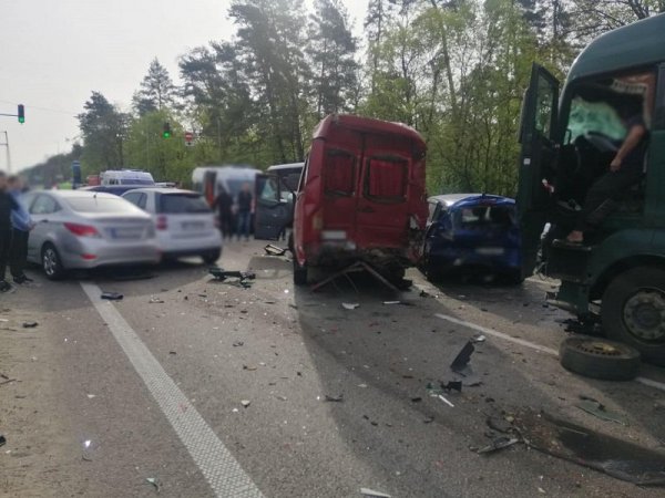 An accident involving six cars occurred in Kiev