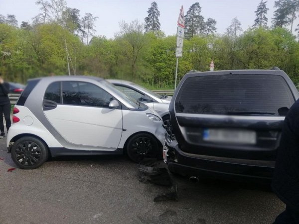 An accident involving six cars occurred in Kyiv