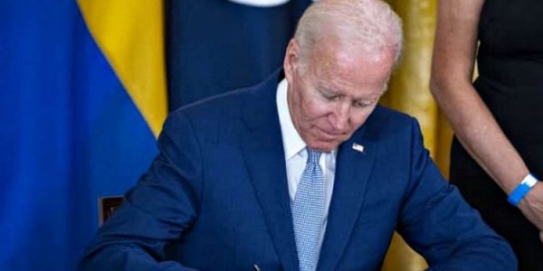 Biden signs Ukraine aid bill 