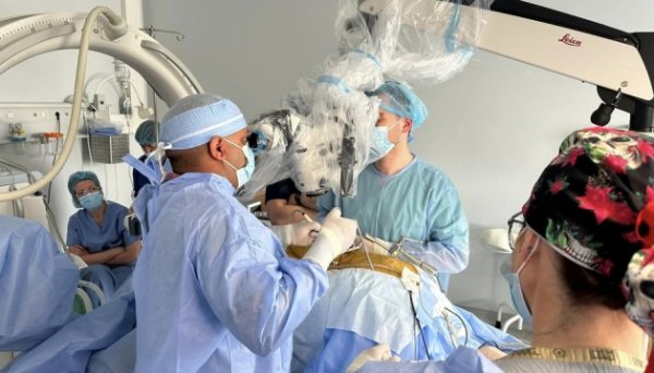 Leading neurosurgeons from the USA operate and consult in Lvov