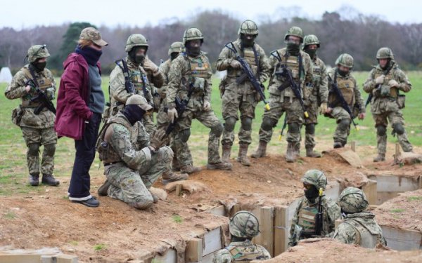 Instructors from Denmark train Ukrainian military in the UK 