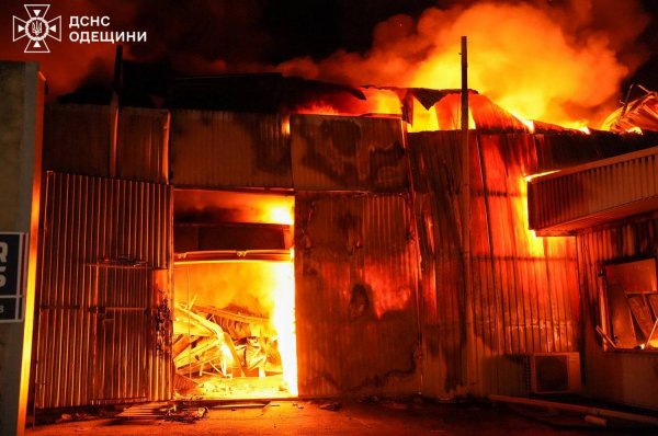 The State Emergency Service and the National Police showed the consequences of the night strike by the Russian Federation on Odessa (photos and video)