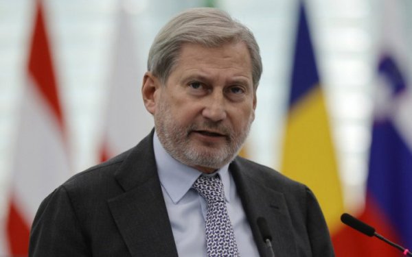 Joint purchase of weapons from the EU will save at least 42 billion euros per year, - euro budget Johannes Hahn 

<p>European countries Union must move to joint production of weapons and their joint purchase.</p>
<p>This was stated by European Commissioner for the Budget Johannes Hahn during a speech in the Austrian Parliament during a ceremony on the occasion of Europe Day, writes Ukrinform.</p>
<p> < p>Gan believes that this will save budgetary funds and “minimize the fragmentation of the various weapons systems existing in Europe.”</p>
<p>“If only 40% of annual defense investment purchases were made jointly, then more than 24 billion euros per year,” said the European Commissioner.</p>
<p>Gan is also convinced that the EU cannot stand aside from Russia’s war of aggression against Ukraine, since this would be a “fatal thing” that it could do.</p>
<p> Subscribe to our Youtube channel </p>
<ul>
<li>The gap between the capabilities of Ukrainian companies to produce weapons and the funding aimed at their use in 2024 is $10 billion. The Ukrainian military-industrial complex is capable of producing products worth $20 billion per year. Of these, 6 billion are contracted, the department wants to cover 4 billion inside Ukraine, so <b>$10 billion is funding that partners can provide.</b></li>
<li>EU High Representative Josep Borrell at the Defense Industry Forum EU-Ukraine in Brussels said that EU countries could purchase weapons for Ukraine from Ukrainian defense companies and quickly transfer them for military support to Kyiv.</li>
</ul>
<p><!--noindex--></p>
<p><a rel=