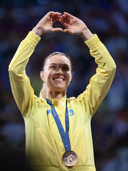  Ukraine's first medal at the 2024 Games in Paris: Harlan's striking photos from the Olympic podium 