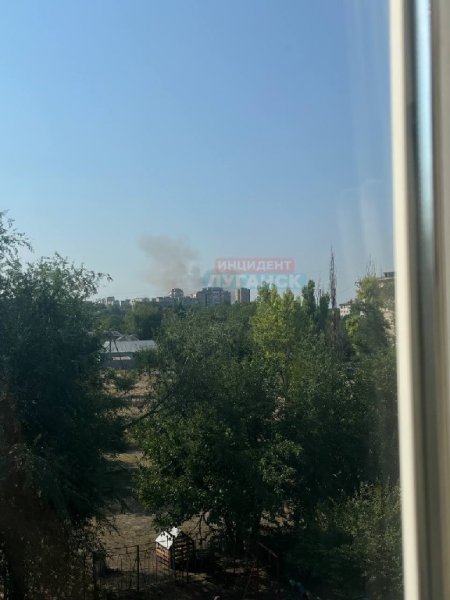 Explosions occurred in Lugansk, the Internet announced an arrival in the area of ​​​​the aviation school (PHOTO)