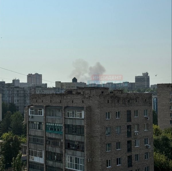 Explosions thundered in Lugansk, the Internet reported an arrival in the area of ​​the aviation school (PHOTO)