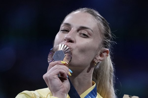  Ukraine's first medal at the 2024 Games in Paris: Harlan's striking photos from the Olympic podium 