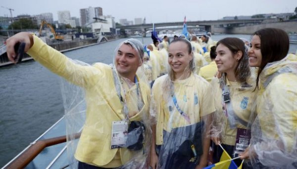  2024 Olympics Opening Ceremony: How the Ukrainian team sailed in a boat (photo, video) 