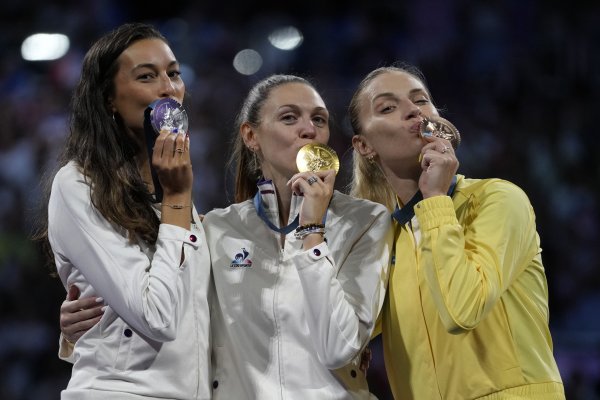  Ukraine's first medal at the 2024 Games in Paris: Harlan's striking photos from the Olympic podium 