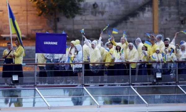  2024 Olympics Opening Ceremony: How the Ukrainian Team Sailed in a Boat (Photos, Video) 