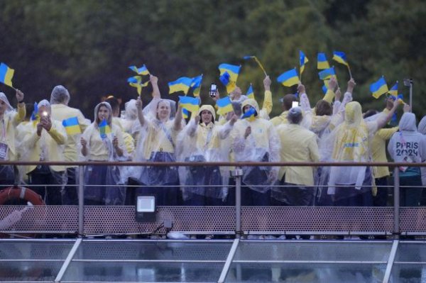  2024 Olympics Opening Ceremony: How the Ukrainian Team Sailed in a Boat (Photos, Video) 