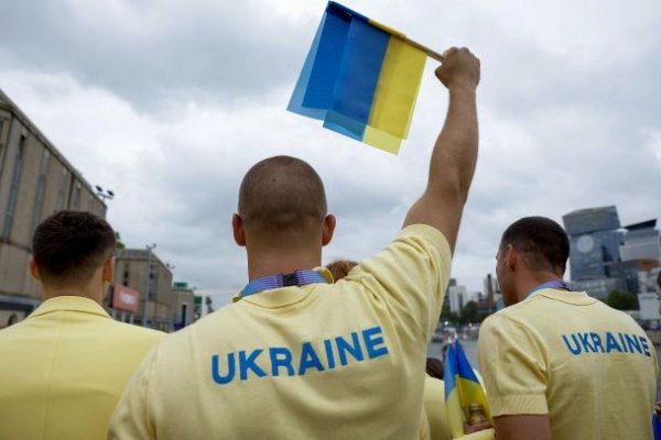  2024 Olympics Opening Ceremony: How the Ukrainian team sailed in a boat (photos, video) 