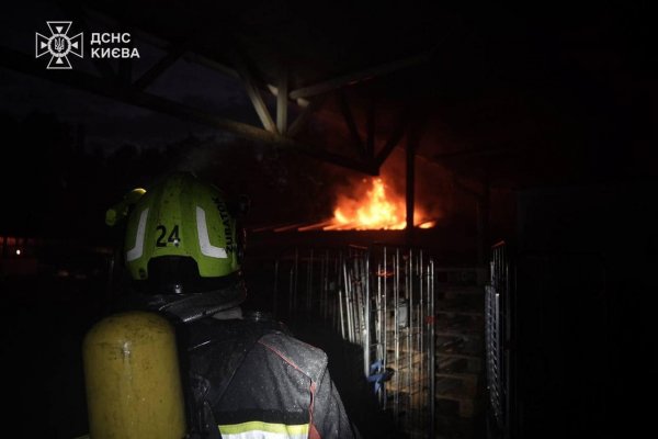 A fire broke out in a supermarket in Kiev Fire in a supermarket in Kiev July 17, 2024 17 July it became known about a fire in a supermarket in the Darnitsky district of Kyiv.</p></img>
<p>This was reported by the Kiev City State Administration.</p>
<p>“In the Darnitsky district, a fire broke out in the premises of a supermarket. All emergency services and an ambulance are on site, visitors and staff are being evacuated,” noted the Kyiv City State Administration.</p>
<p>According to preliminary information, the fire occurred in the electrical panel room.</p>
<p>The State Emergency Service reported that the incident occurred on Zdolbunovskaya Street.</p>
<p>50 rescuers and 14 rescue equipment are working at the scene of the call.</p>
<p>Currently, the fire extinguishing continues.</p>
<p>
<p><img decoding=