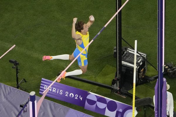  He broke the world record for the ninth time: Duplantis won gold in the pole vault at the 2024 Olympics (video) 