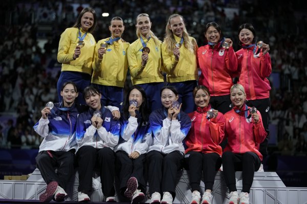  Crazy joy: the most striking photos of Ukrainian sabre fencers after winning gold at the 2024 Olympics 