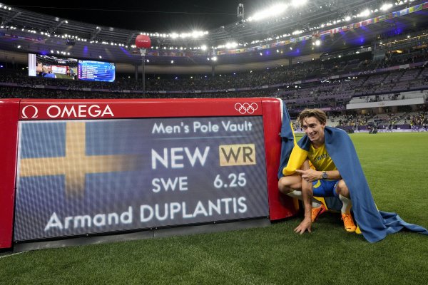  Updated the world record for the ninth time: Duplantis won gold in the pole vault at the 2024 Olympics (video) 