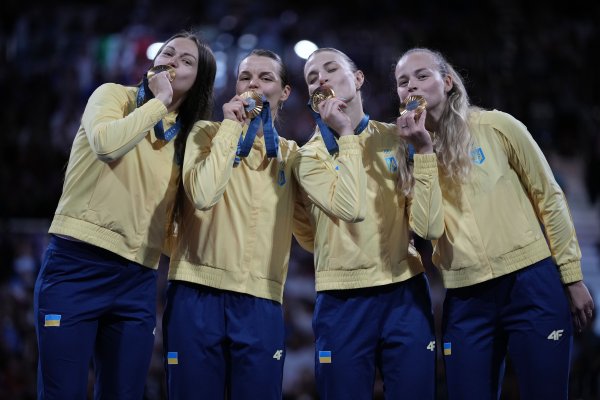  Crazy joy: the most striking photos of Ukrainian sabre fencers after winning gold at the 2024 Olympics 