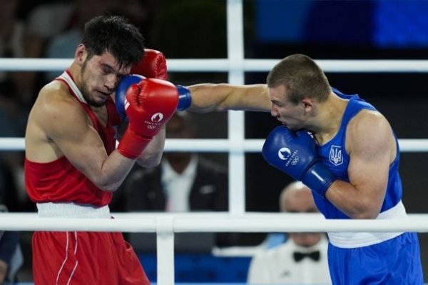  Third gold medal for Ukraine: Spectacular photos of Khyzhnyak's triumphant fight in the 2024 Olympics final 