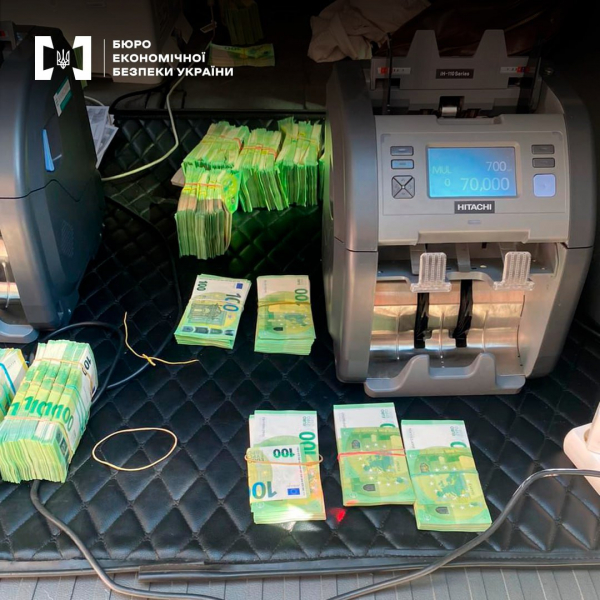  More than 4.7 million euros in the trunk: BEB seized the “black” cash register of a food supplier for the Ukrainian Armed Forces (photo) 