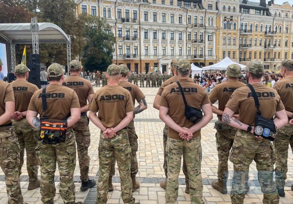 The exhibition “Warriors of Light” dedicated to the fallen “Azov” during the opening of the exhibition opened in Kyiv.</p>
<p>This is the third time this exhibition has been held in Kyiv. This time, the organizers want students from the capital’s schools to visit it.</p>
<p>They addressed this request to the Ministry of Education of Ukraine and the Department of Education of the Kyiv City State Administration.</p>
<p>The exhibition will last for a month, after which it will be dismantled and shown in other cities of Ukraine.</p>
<p><!--noindex--></p>
<p><a rel=