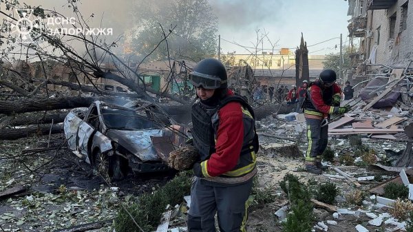 In the morning, the Russian Federation launched a massive attack on Zaporizhia, there are casualties, the State Emergency Service (PHOTOS and VIDEO)