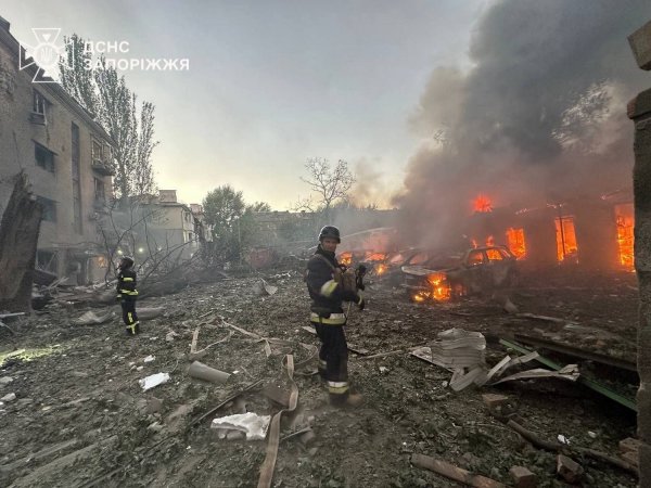 In the morning, the Russian Federation launched a massive attack on Zaporizhia, there are casualties, the State Emergency Service (PHOTOS and VIDEO)